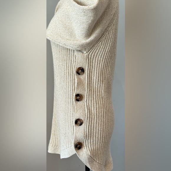 Warehouse One women’s size M side button curved hem knit pullover - Picture 8 of 9